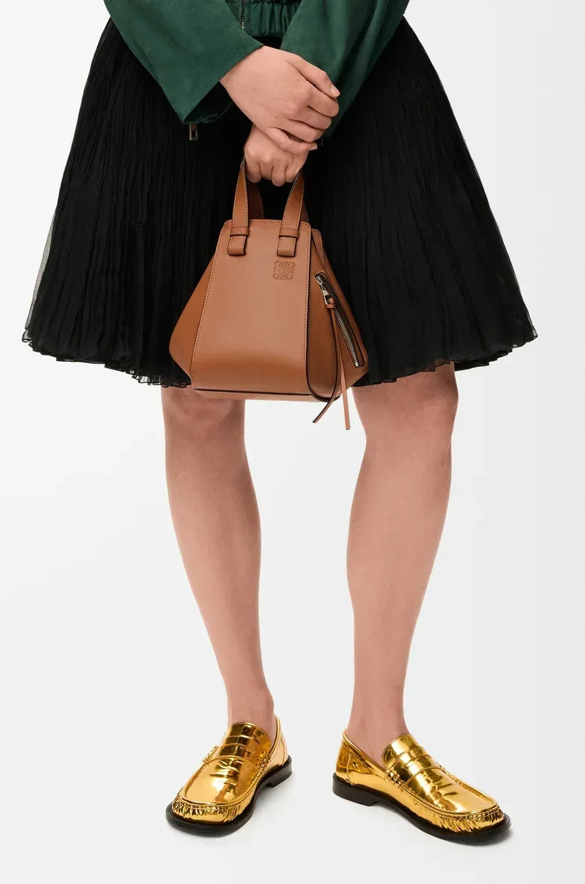 Compact Hammock bag in classic calfskin Tan