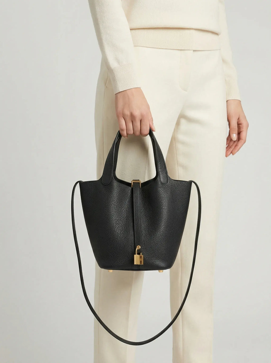 Picotin Lock Bucket Bag – Noir