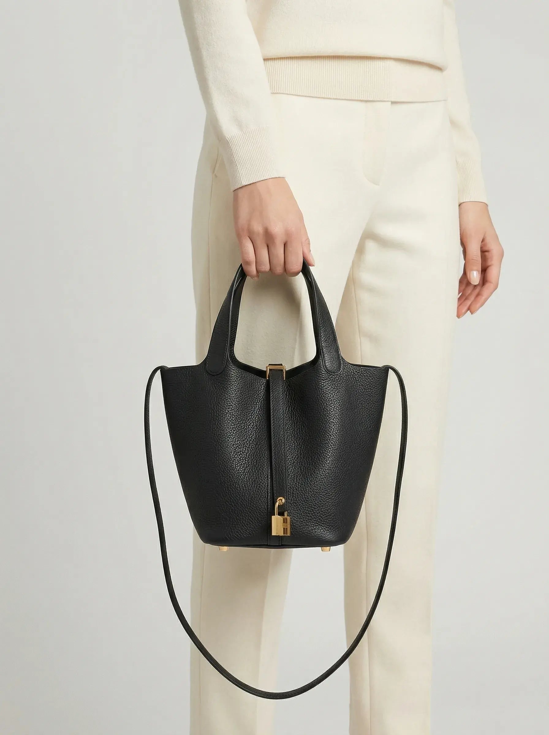 Picotin Lock Bucket Bag – Noir